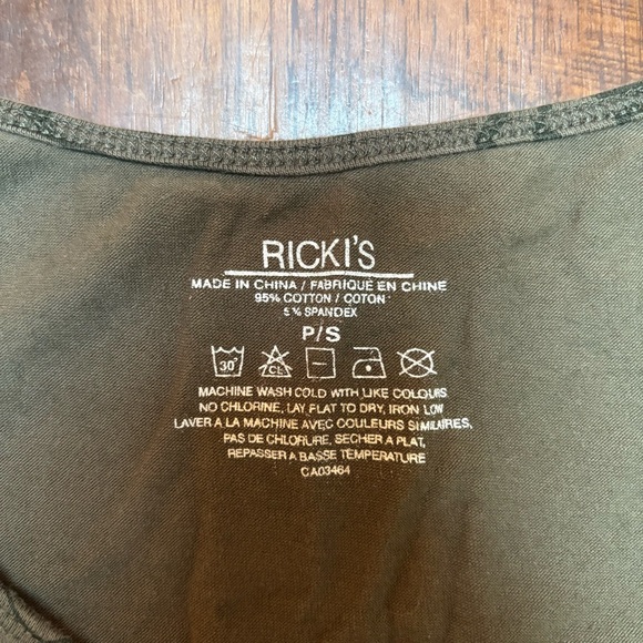 Y2K long hem tee - Picture 2 of 2